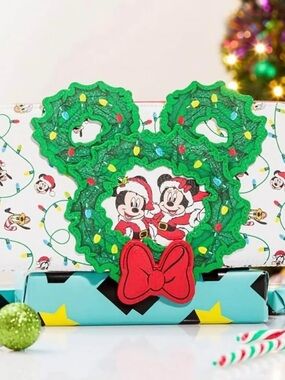 Disney Parks Mickey & Minnie Christmas Wreath Loungefly Wallet 🎄 NWOT